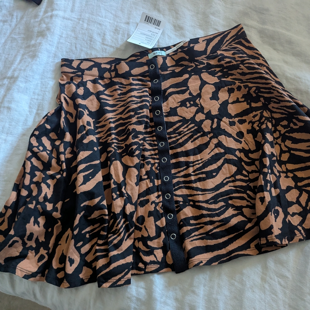 Stylish Black and Tan Skirt